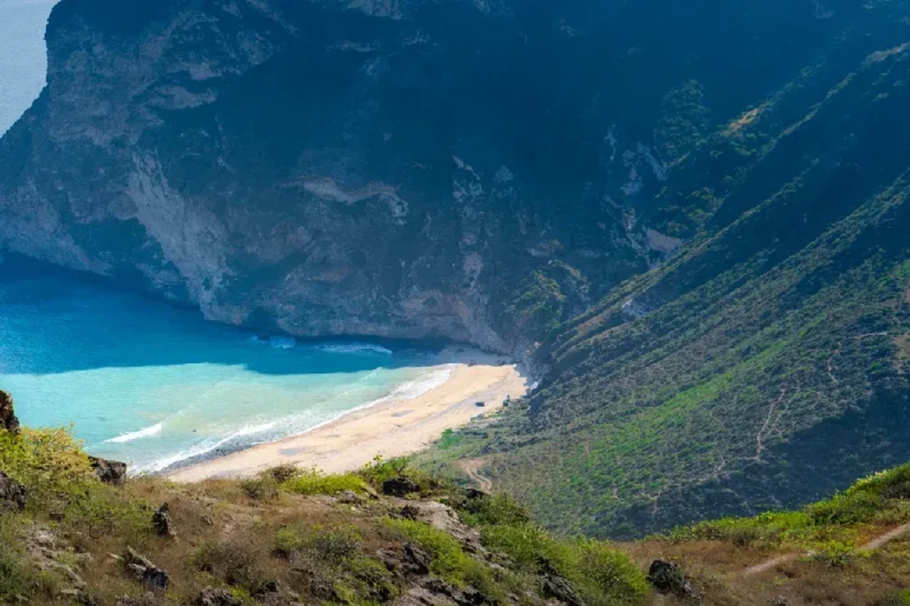 Spiaggia di Al Mughsail: Un Gioiello Nascosto sulla Costa dell'Oman